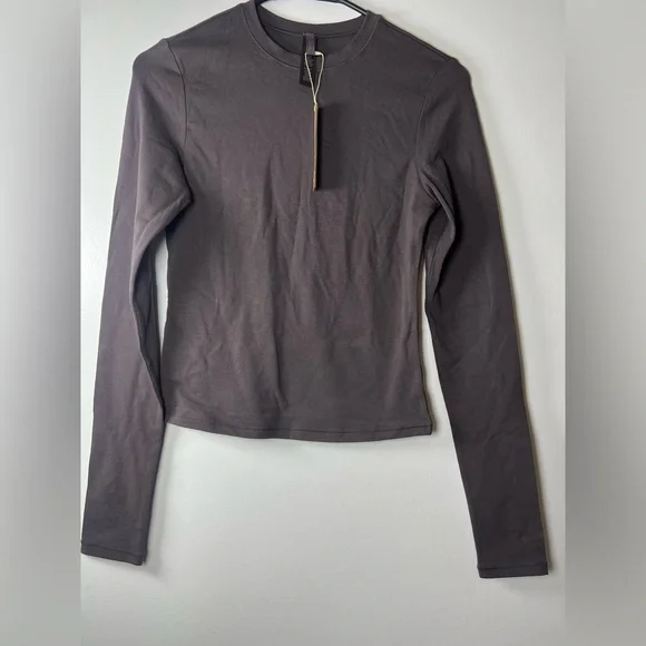 NWT SKIMS COTTON JERSEY LONG SLEEVE T-SHIRT - Picture 4 of 7